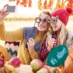 Eine Familie die, die Herbst Messe Basel geniesst.